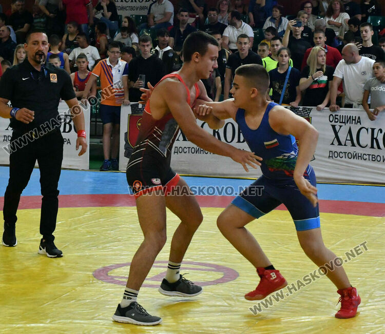 Борци от цялата страна излизат на тепиха в зала "Дружба" за "Купа Хасково"