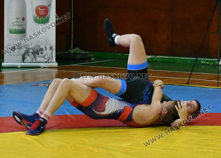 Борци от цялата страна излизат на тепиха в зала "Дружба" за "Купа Хасково"