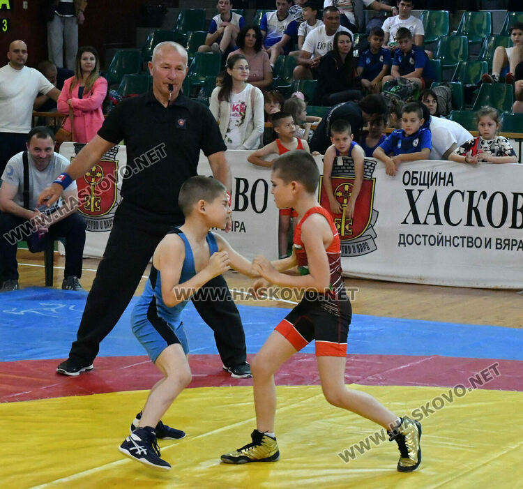 Борци от цялата страна излизат на тепиха в зала "Дружба" за "Купа Хасково"