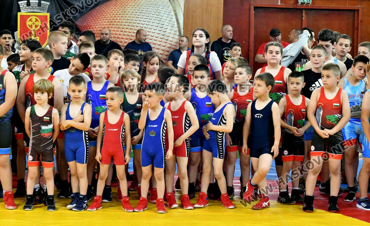 Борци от цялата страна излизат на тепиха в зала "Дружба" за "Купа Хасково"