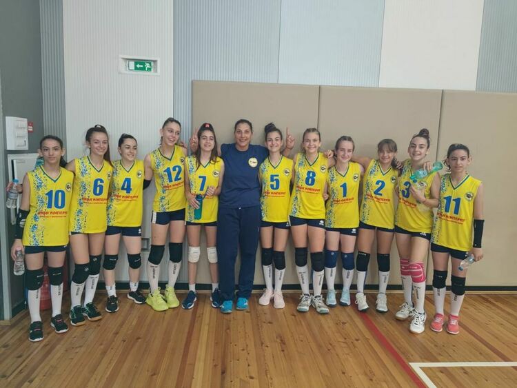 Пет срещи и пет категорични победи за девойките от ВК Раковски Димитровград 