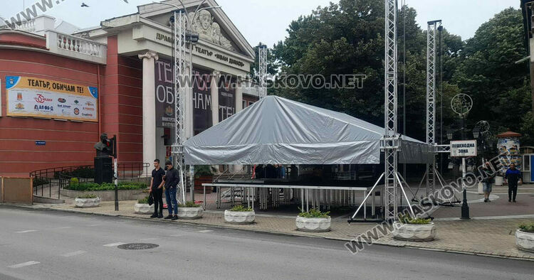 Миро и INNERGLOW тази вечер на откритата сцена в “Театър, обичам те!” /програма/