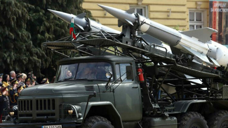 "Колкото е необходимо". България подготвя да изпрати военна помощ на Украйна