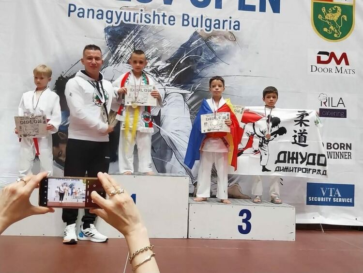Успехи за димитровградските джудисти на "Топалов Опън"