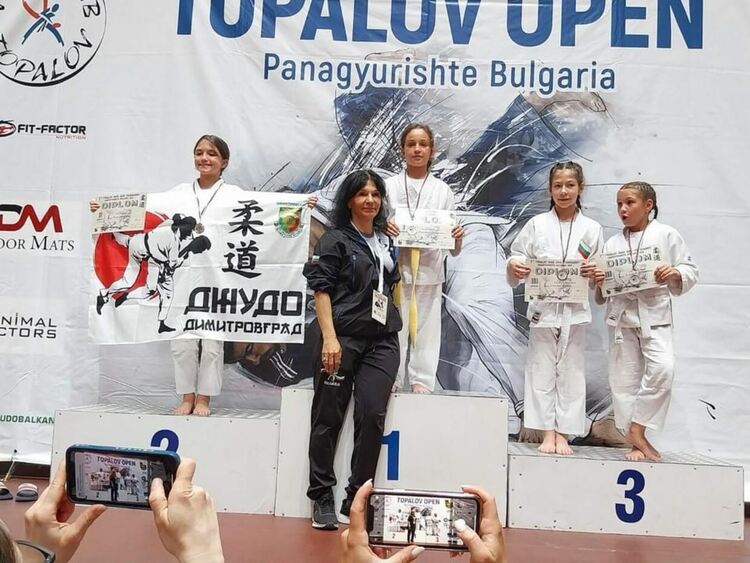 Успехи за димитровградските джудисти на "Топалов Опън"