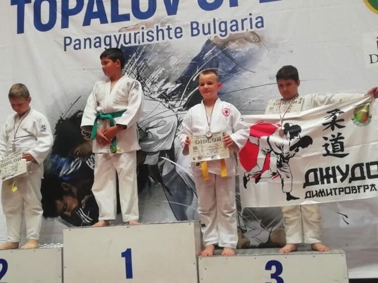 Успехи за димитровградските джудисти на "Топалов Опън"