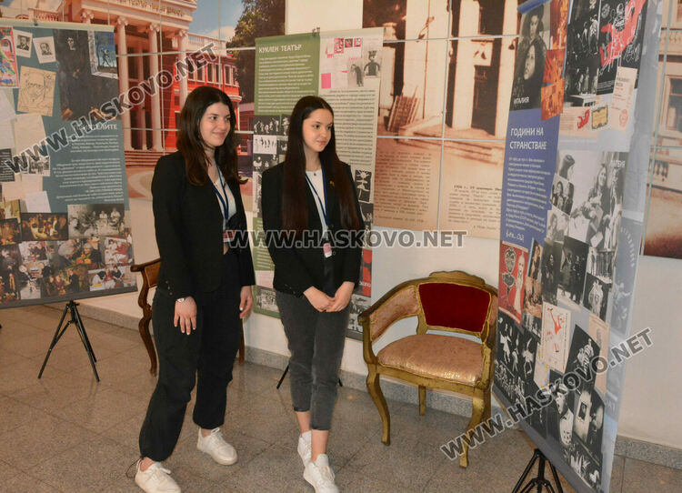 Изложбата, посветена на Юлия Огнянова, откри тазгодишното издание на „Театър, обичам те!“