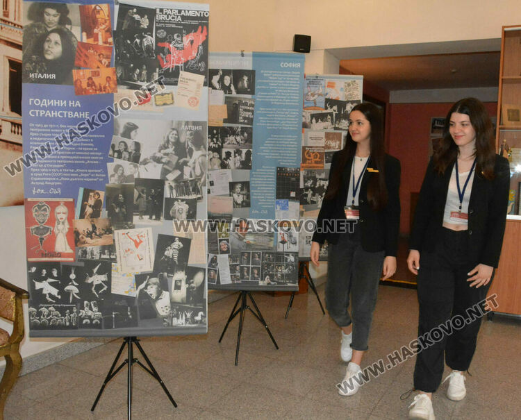 Изложбата, посветена на Юлия Огнянова, откри тазгодишното издание на „Театър, обичам те!“