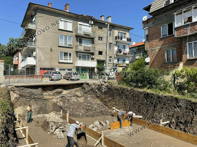 Комисия от общината на проверка за строежа на „Липа“