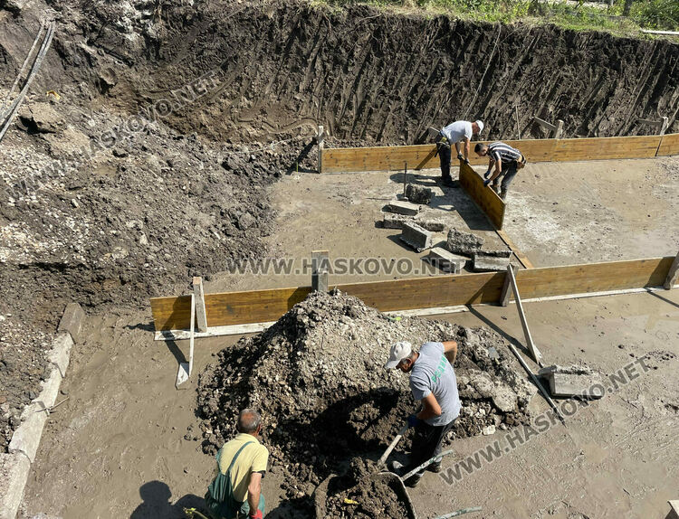 Комисия от общината на проверка за строежа на „Липа“