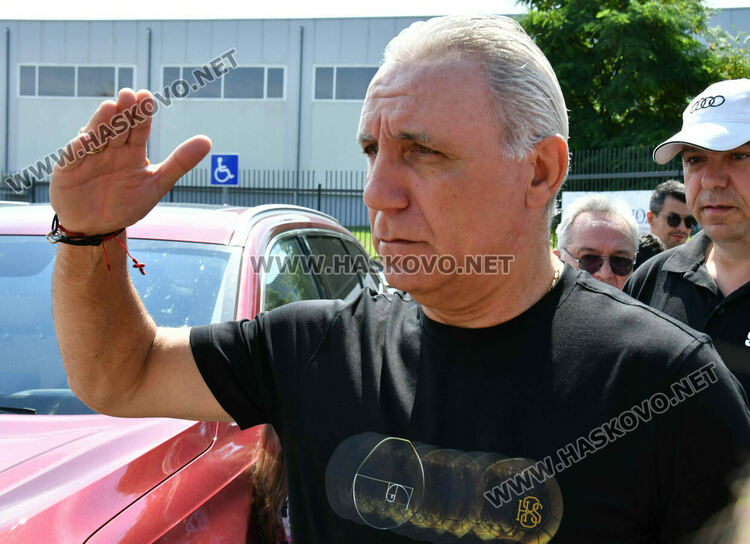 Отпечатък от левия крак на Стоичков и пластика, посветена на големия футболист, ознаменуваха 100 -годишнината на ФК “Хеброс“