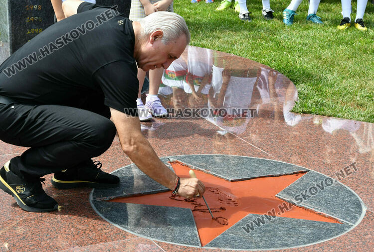 Отпечатък от левия крак на Стоичков и пластика, посветена на големия футболист, ознаменуваха 100 -годишнината на ФК “Хеброс“