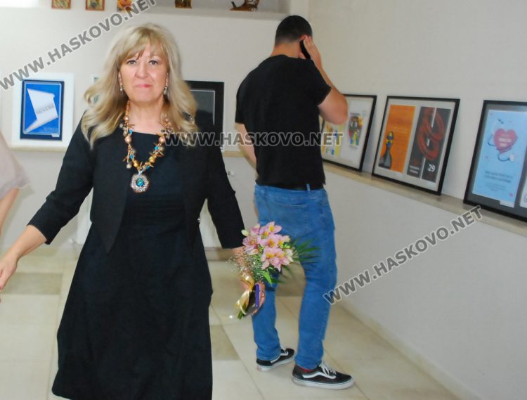 Гимназията по туризъм показа изложба с рекламна графика