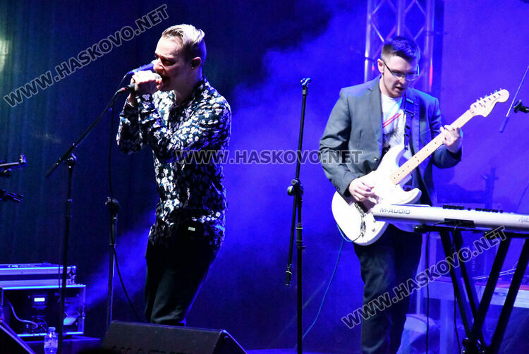 Стотици пяха и танцуваха с Innerglow и Миро пред театъра