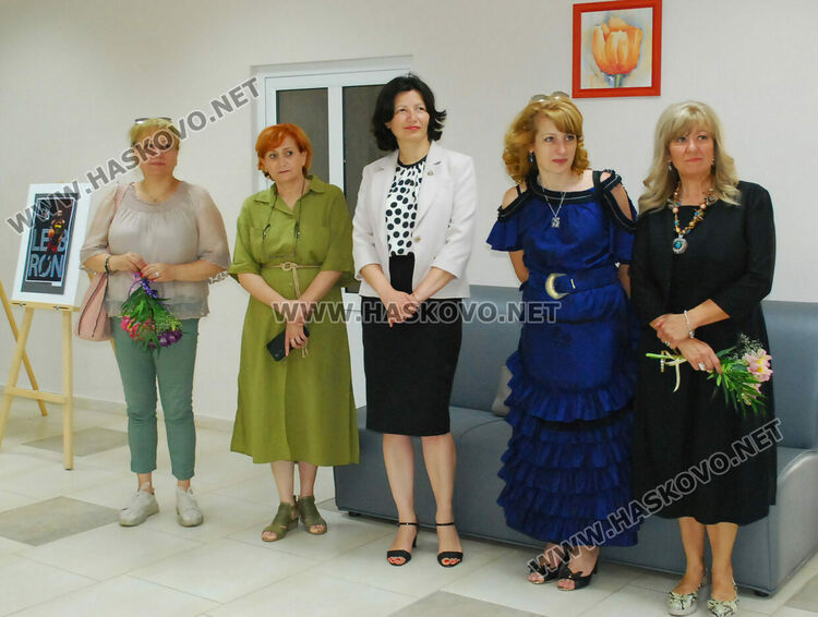 Гимназията по туризъм показа изложба с рекламна графика