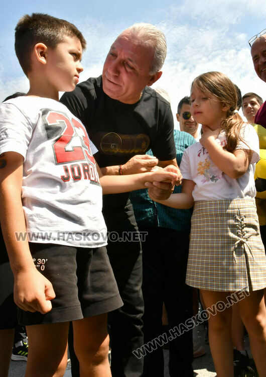 Отпечатък от левия крак на Стоичков и пластика, посветена на големия футболист, ознаменуваха 100 -годишнината на ФК “Хеброс“