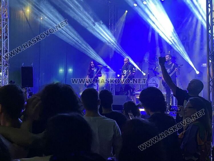 След рок разбиването, „Театър, обичам те!“ приветства Мила Роберт и „Молец“ тази вечер