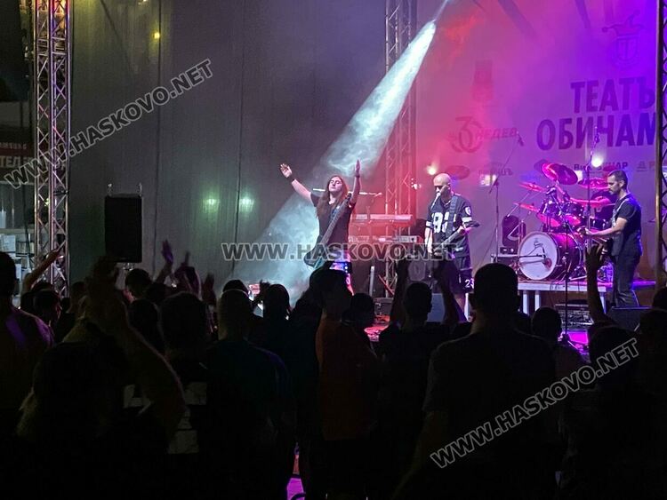 След рок разбиването, „Театър, обичам те!“ приветства Мила Роберт и „Молец“ тази вечер