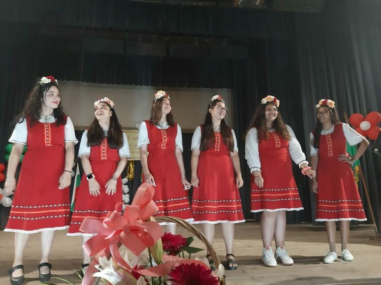 В Дълбок извор "Помнят миналото, пазат традицията" в 115-годишното си читалище