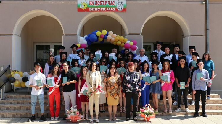 Випуск 2023 на Иновативно Средно Училище „Васил Левски“ в Ардино получи своите дипломи