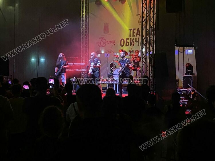 След рок разбиването, „Театър, обичам те!“ приветства Мила Роберт и „Молец“ тази вечер