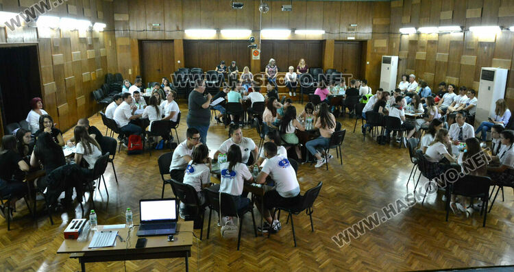 Играта „Здрави и успешни“ провокира гимназистите от Хасково