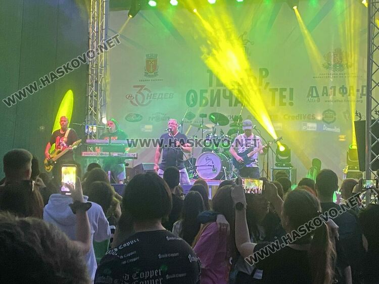 След рок разбиването, „Театър, обичам те!“ приветства Мила Роберт и „Молец“ тази вечер