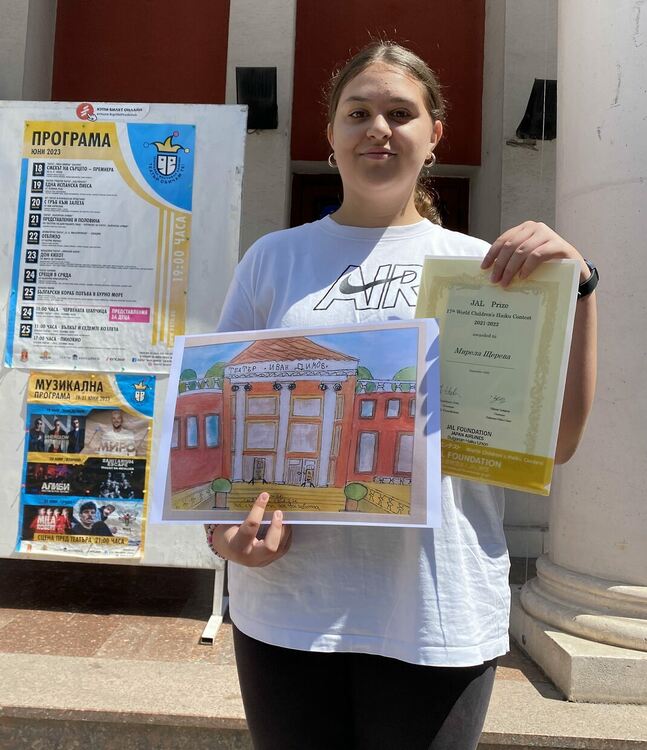 13-годишна ученическа от Хасково подари наградената си рисунка с хайку на театъра