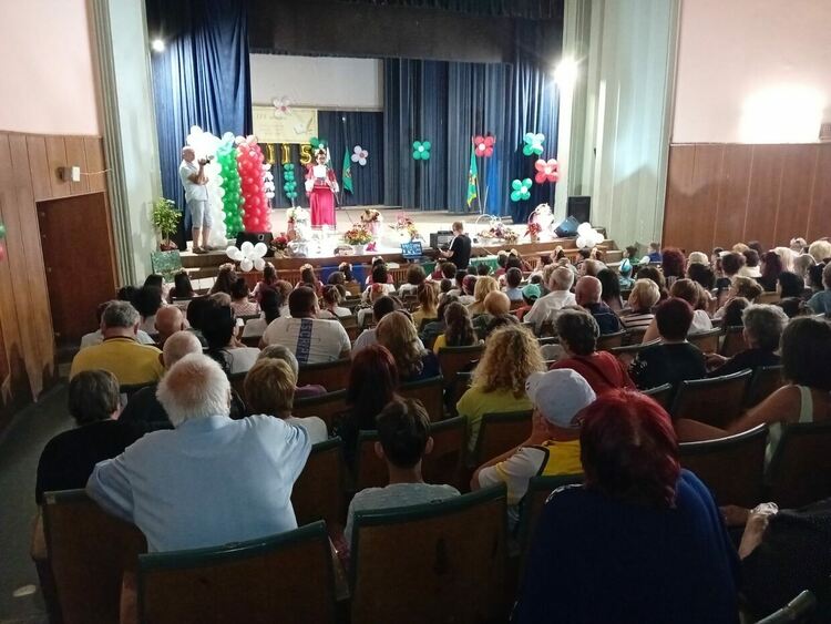 В Дълбок извор "Помнят миналото, пазат традицията" в 115-годишното си читалище