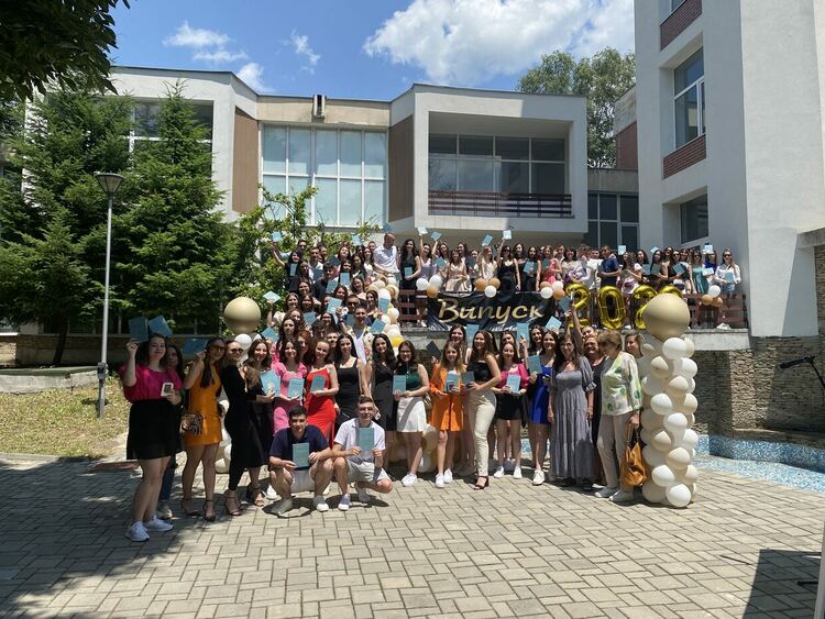 Връчиха дипломите на Випуск 2023 в Езиковата гимназия