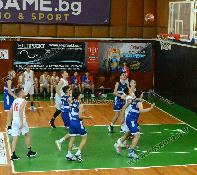 Тежък мач със загуба за младите баскетболисти на Хасково спря хода им към Националните финали