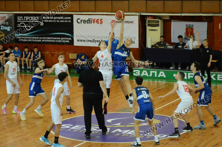 Тежък мач със загуба за младите баскетболисти на Хасково спря хода им към Националните финали