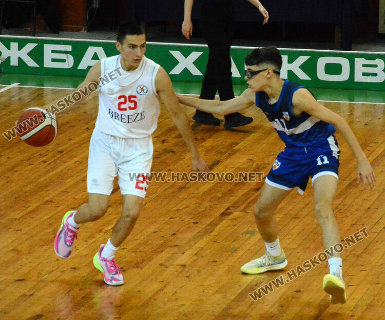 Тежък мач със загуба за младите баскетболисти на Хасково спря хода им към Националните финали
