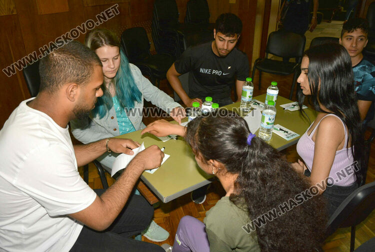 Играта „Здрави и успешни“ провокира гимназистите от Хасково