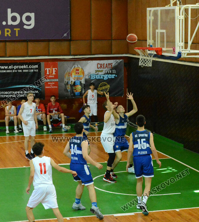 Тежък мач със загуба за младите баскетболисти на Хасково спря хода им към Националните финали