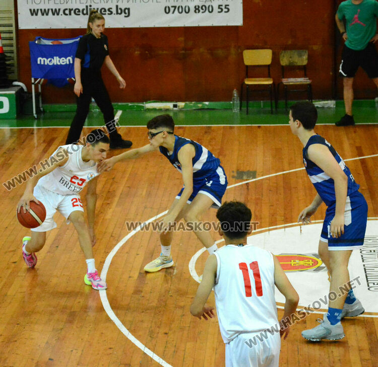 Тежък мач със загуба за младите баскетболисти на Хасково спря хода им към Националните финали