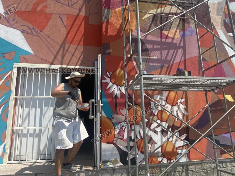 Уникален стенопис на поета революционер Шандор Петьофи украсява пространството в едноименното училище в Хасково