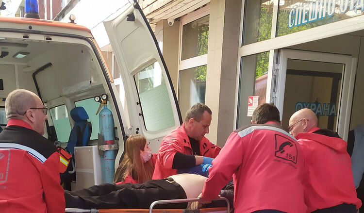 Жени бият 49-годишен мъж в апартамент във "Възрожденци",вкарват го в болница