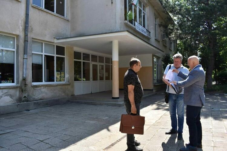 Ремонтират училището в Мулдава с пари по спечелен проект по "Красива България" 