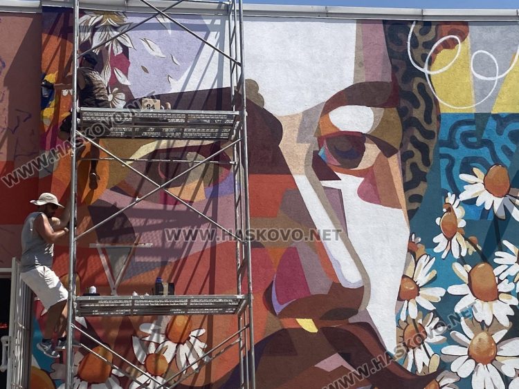 Уникален стенопис на поета революционер Шандор Петьофи украсява пространството в едноименното училище в Хасково