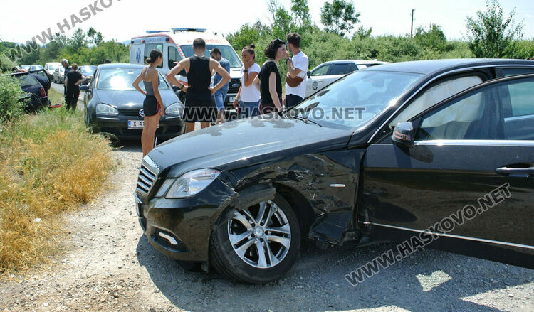 Жена пострада при удар между хасковска и румънска кола