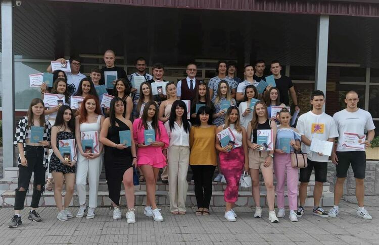 Златаровци получиха дипломите си