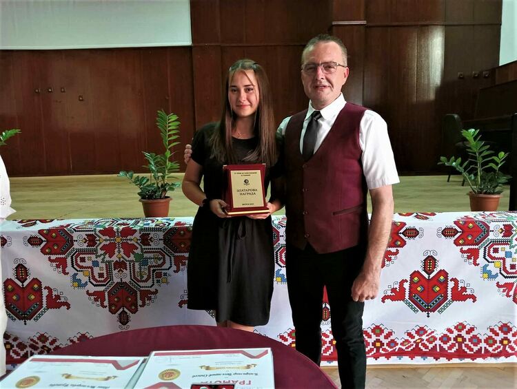 Златаровци получиха дипломите си