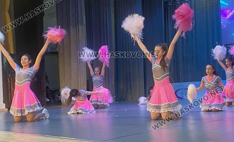 1400 участници от 9 държави на Фестивала „Вълшебен свят“