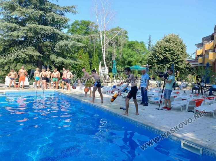 18 от Хасковско на изпит за спасители на басейн