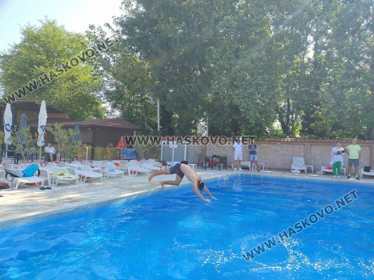 18 от Хасковско на изпит за спасители на басейн
