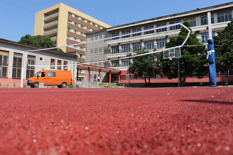 ОУ „Любен Каравелов“ с нова зона за спорт на открито