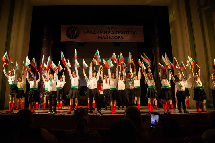 Учениците от "Майстора" с концерт "Нашето училище-нашите таланти"
