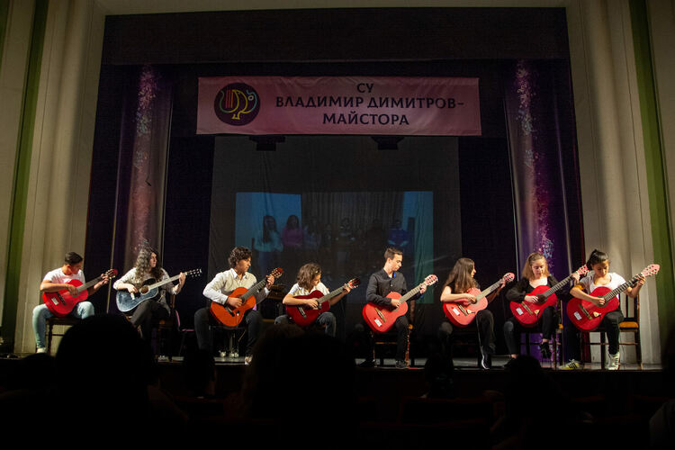 Учениците от "Майстора" с концерт "Нашето училище-нашите таланти"