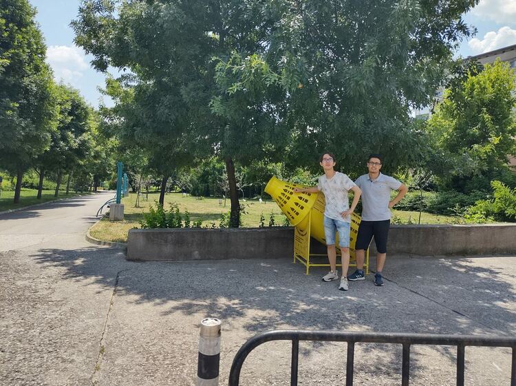 Преместиха шишеяда в парка до Езиковата гимназия в Хасково